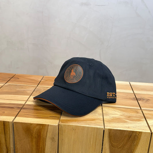 Gorro Escudo Cuero Negro
